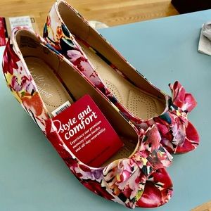 Cute Summer Wedges Brand New. Never worn. Size 7W.